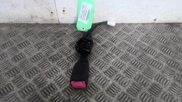 Attache ceinture avant droit