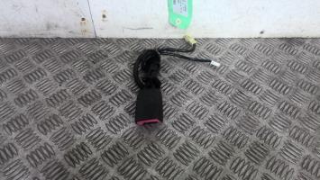 Attache ceinture avant gauche