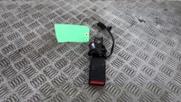 Attache ceinture avant droit