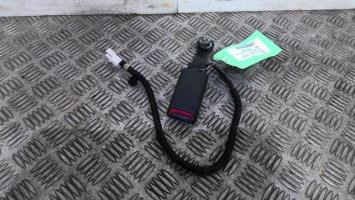Attache ceinture avant droit