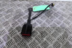 Attache ceinture avant droit