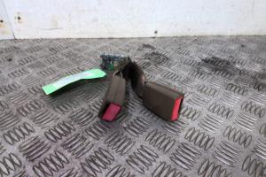 Attache ceinture arriere gauche