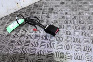 Attache ceinture avant droit