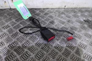 Attache ceinture avant gauche