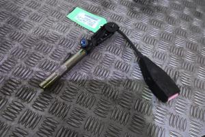 Attache ceinture avant droit