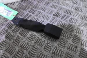 Attache ceinture arriere droit