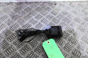 Attache ceinture avant droit