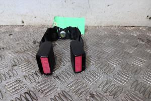 Attache ceinture arriere droit