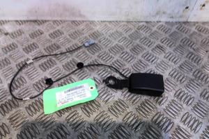 Attache ceinture avant droit