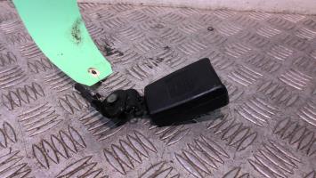 Attache ceinture arriere droit