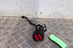 Attache ceinture arriere centrale