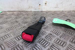 Attache ceinture arriere gauche