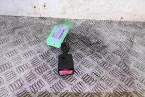 Attache ceinture avant gauche