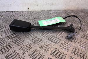 Attache ceinture avant gauche