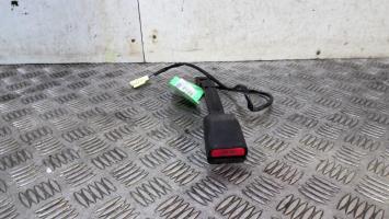 Attache ceinture avant gauche