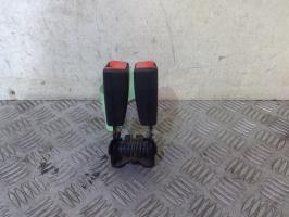 Attache ceinture arriere droit