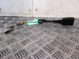 Attache ceinture avant droit