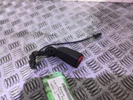 Attache ceinture arriere droit