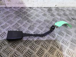 Attache ceinture avant droit