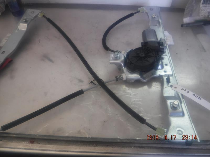 Leve vitre electrique avant droit