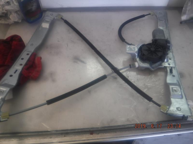 Leve vitre electrique avant droit