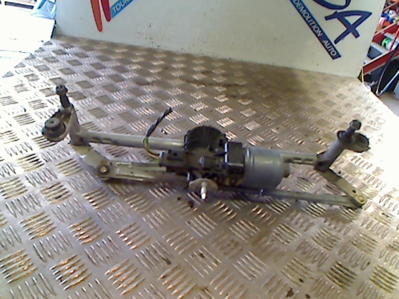Moteur essuie glace avant