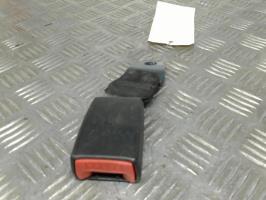 Attache ceinture arriere centrale