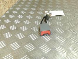 Attache ceinture arriere droit