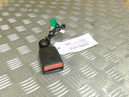 Attache ceinture avant gauche