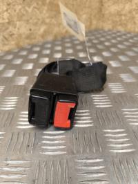 Attache ceinture arriere droit