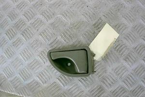 Poignee porte avant gauche