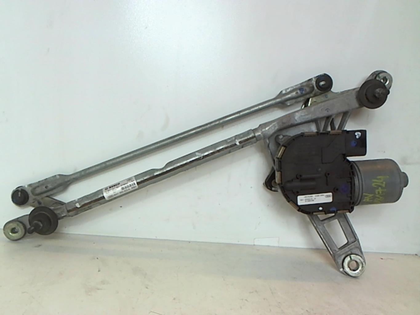Moteur essuie glace avant