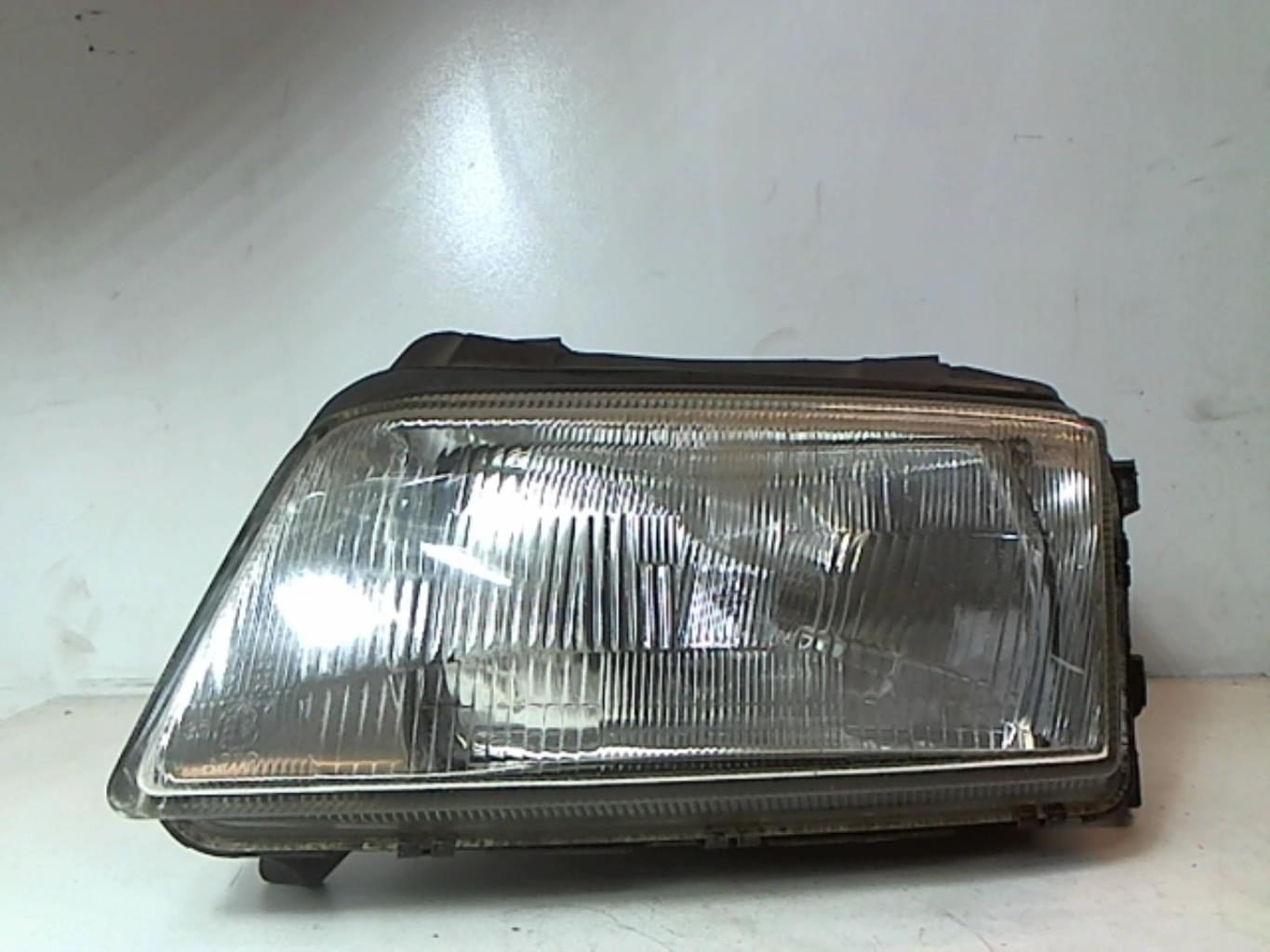 Óptica delantera principal izquierda (luces) (faro)