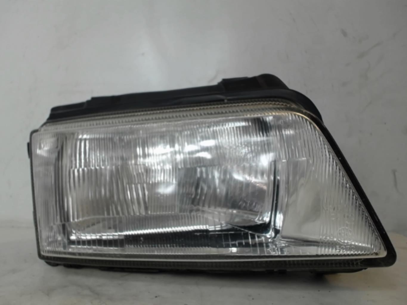 Óptica delantera principal derecha (luces) (faro)