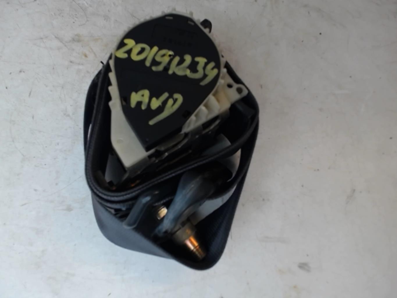 Cinturón de seguridad delantero derecho