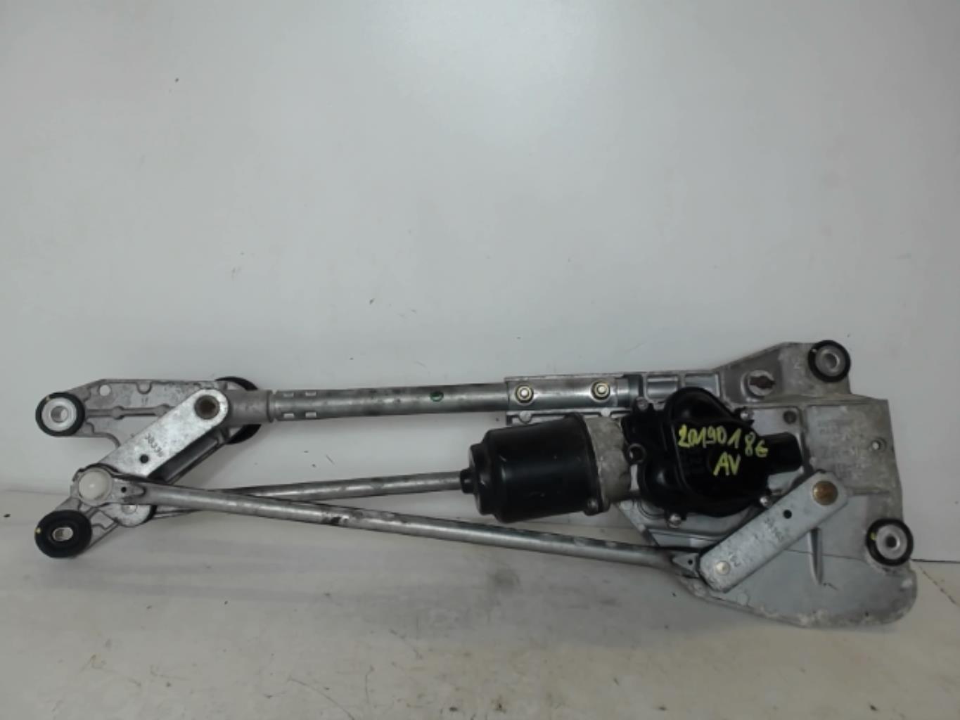 Moteur essuie glace avant