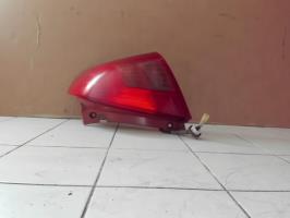 Fanale posteriore principale sinistro (luci)