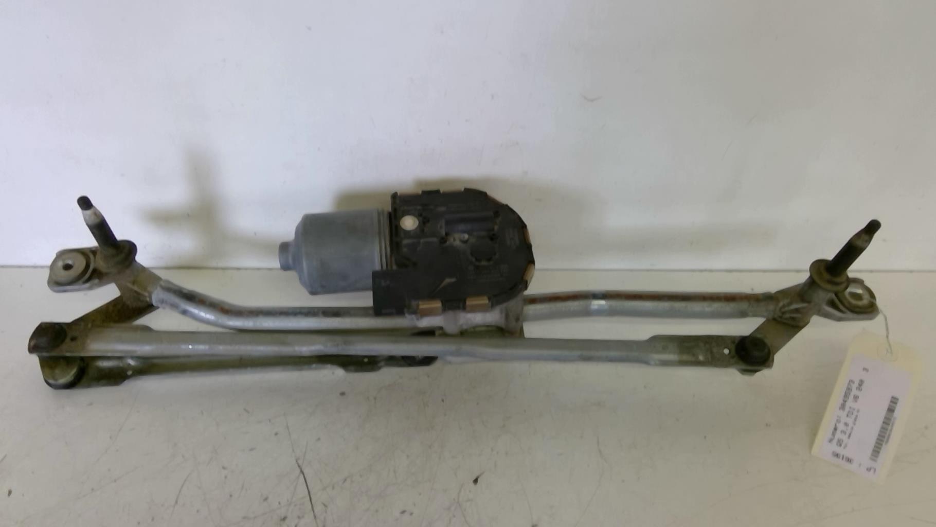 Moteur essuie glace avant