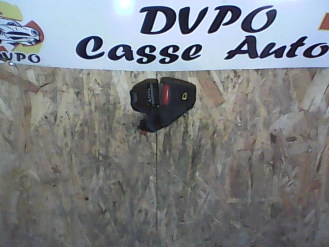 Attache ceinture arriere centrale