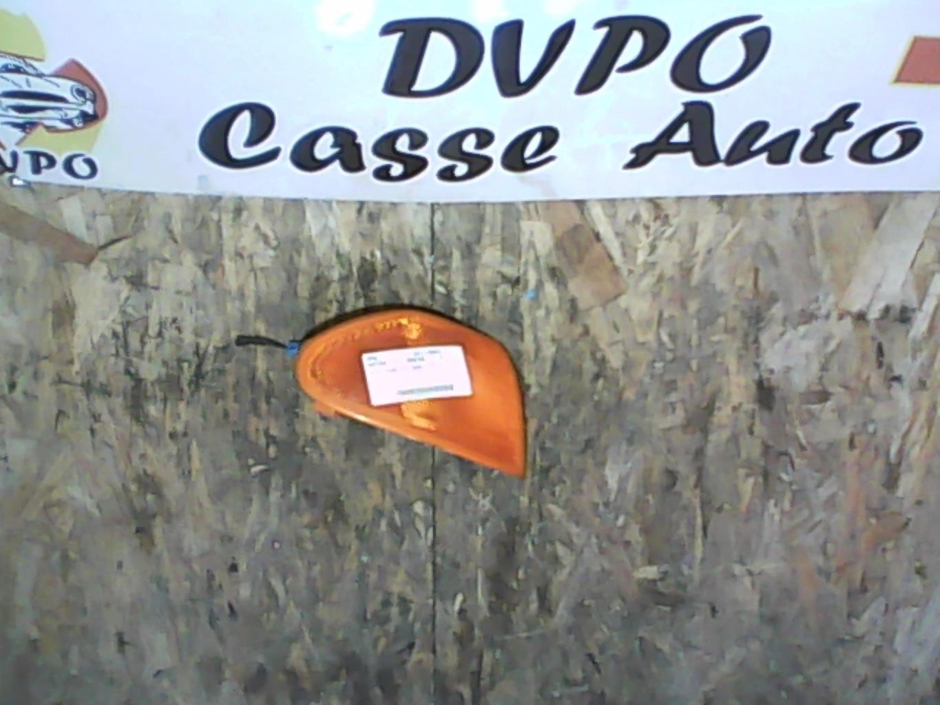 Gruppo ottico anteriore secondario destro (luci)(freccia)