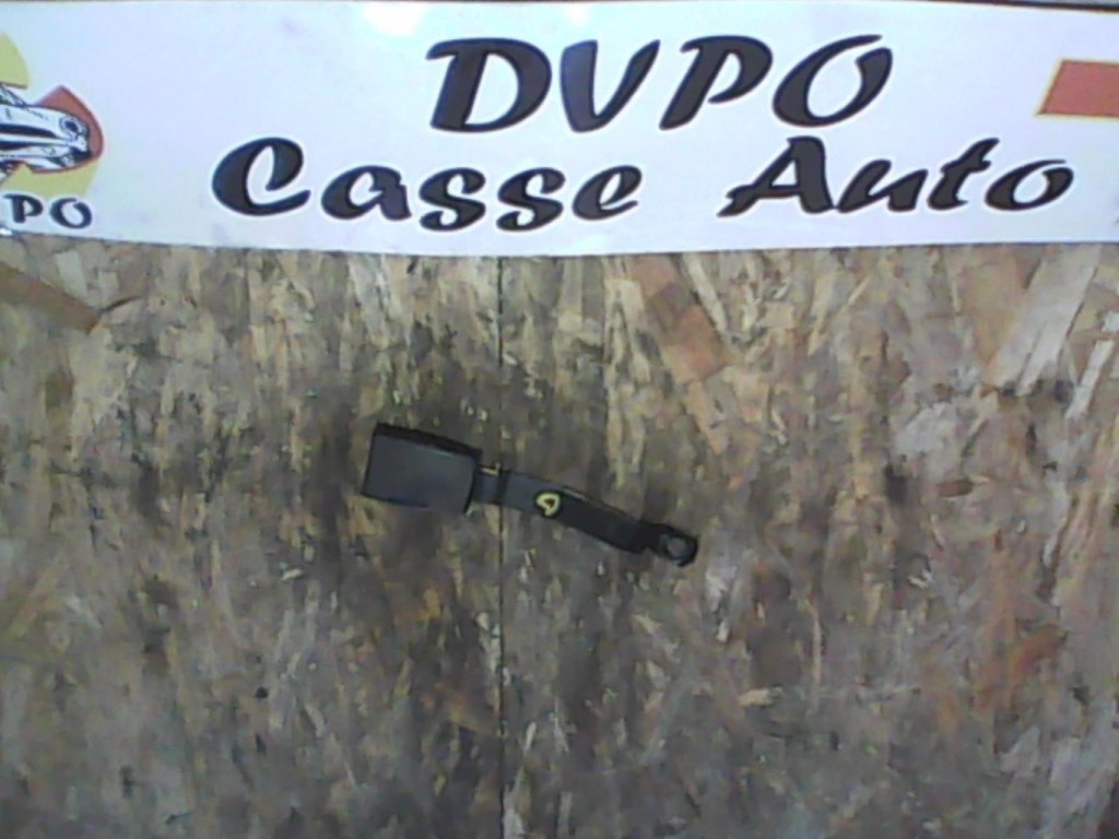 Attache ceinture avant droit
