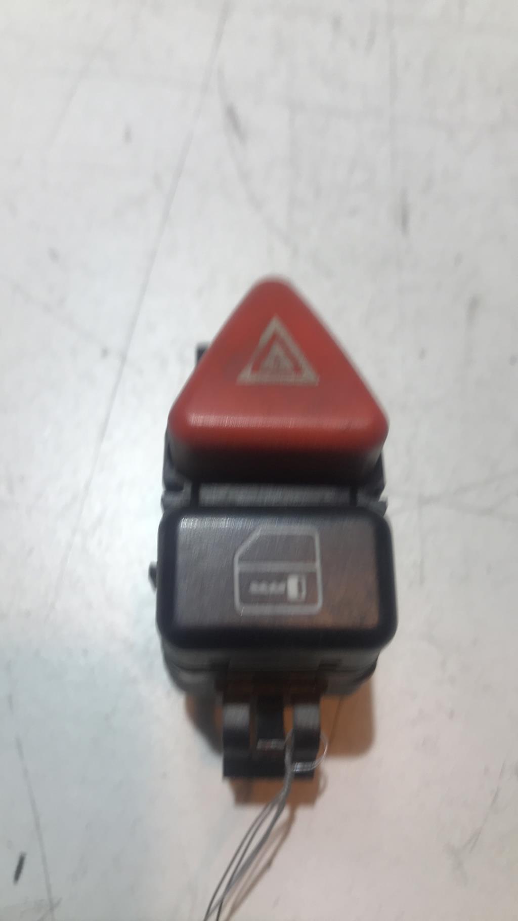 Bouton de warning MERCEDES CLASSE A 168 PHASE 1 Diesel - 1