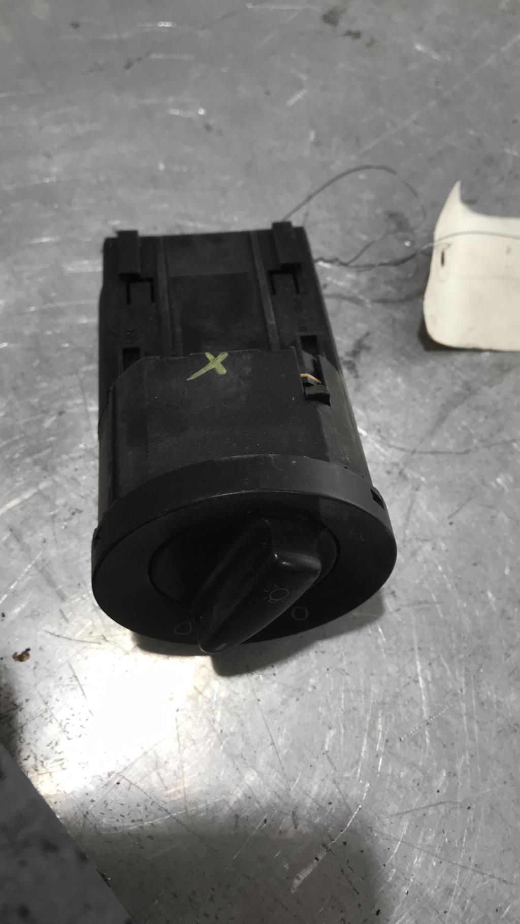 Commande de phare VOLKSWAGEN POLO 3 PHASE 2 Diesel - 1