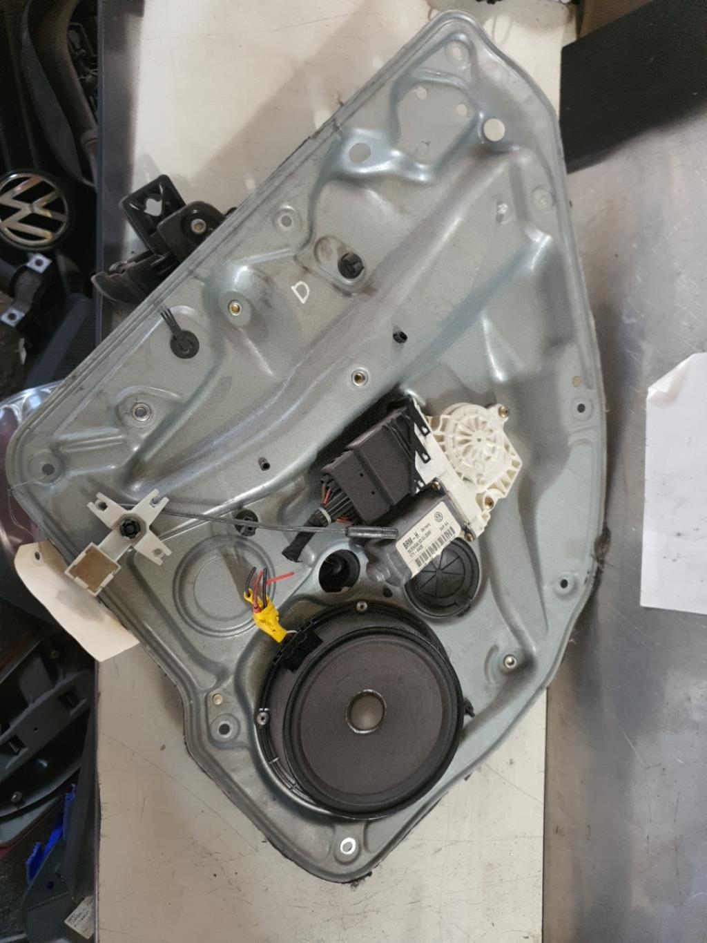 Alzacristalli elettrico posteriore destro VOLKSWAGEN GOLF 4 Diésel - 1