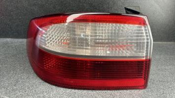 Fanale posteriore principale sinistro (luci)