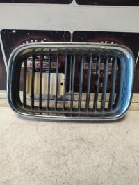 Grille de calandre gauche