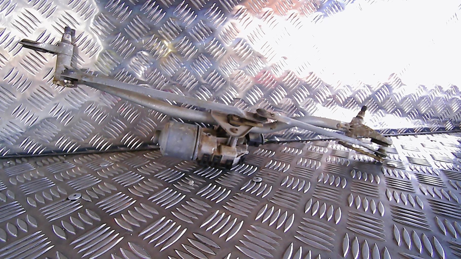 Moteur essuie glace avant