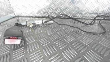 Attache ceinture avant gauche