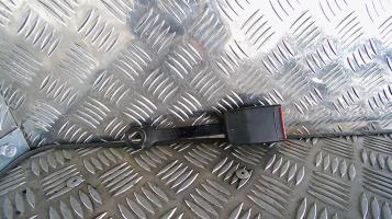 Attache ceinture avant droit