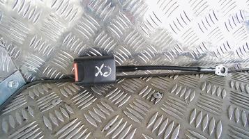 Attache ceinture avant droit